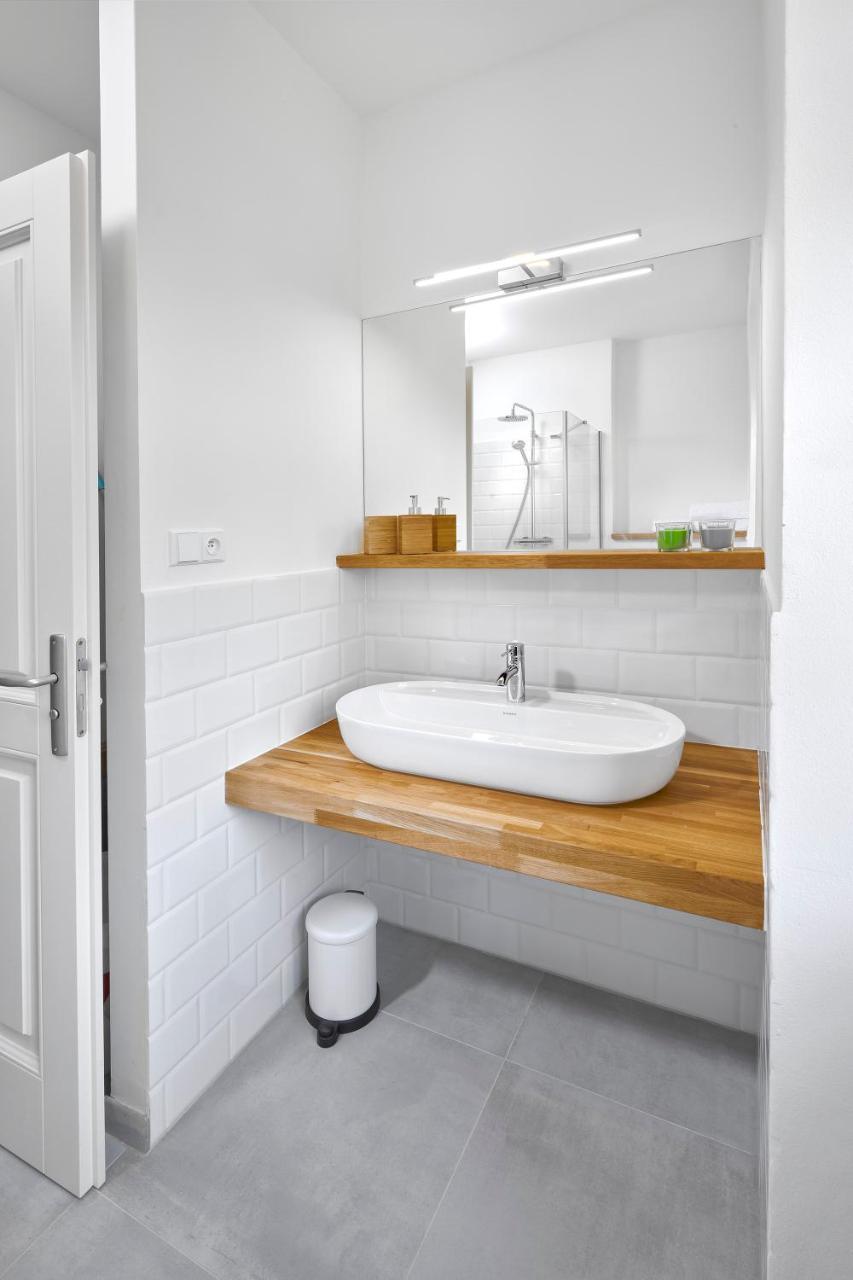 Downtown Suites Mala Strana Praag Buitenkant foto