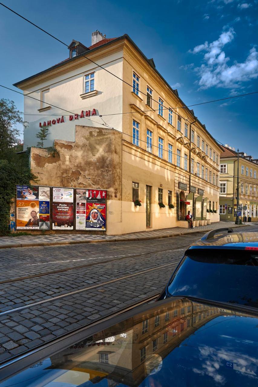 Downtown Suites Mala Strana Praag Buitenkant foto