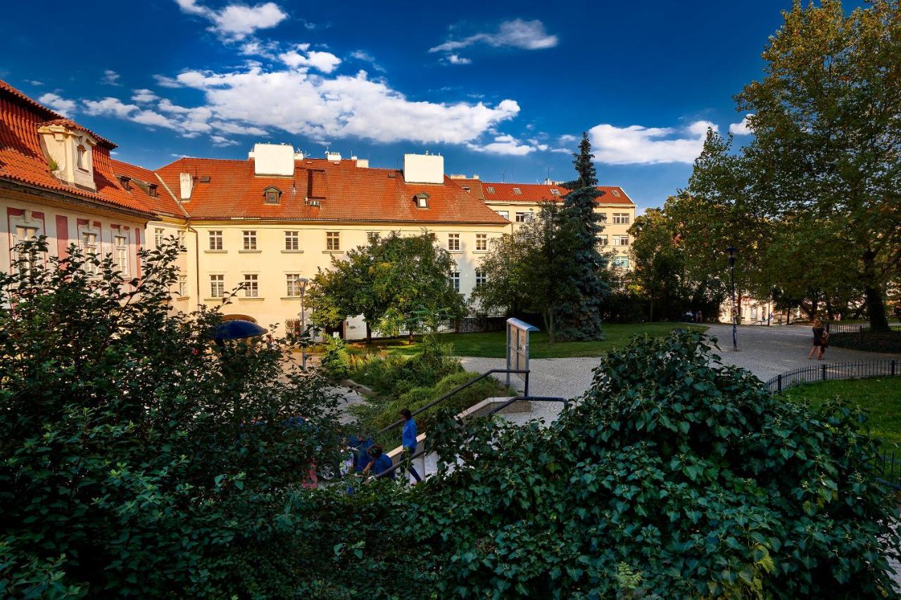 Downtown Suites Mala Strana Praag Buitenkant foto
